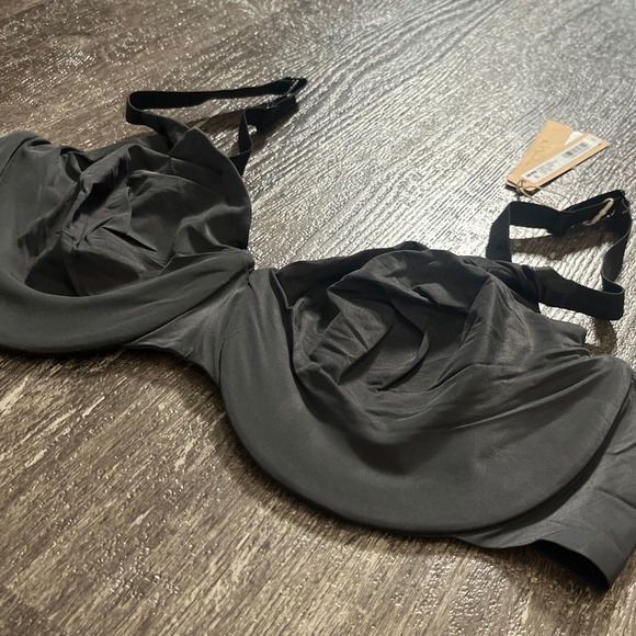 SKIMS Smoothing Seamless Full Coverage Black Bra 40DD - Picture 2 of 5